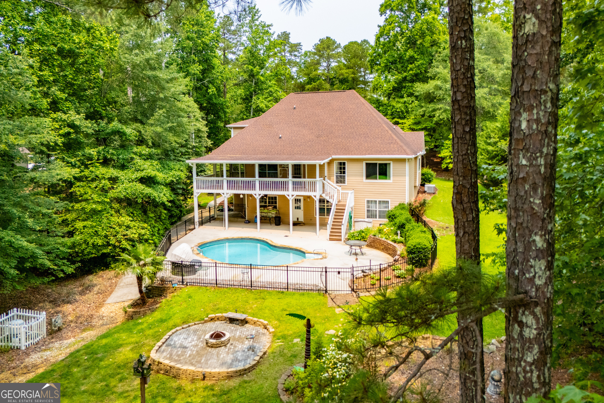 7392 N Mitchell CT