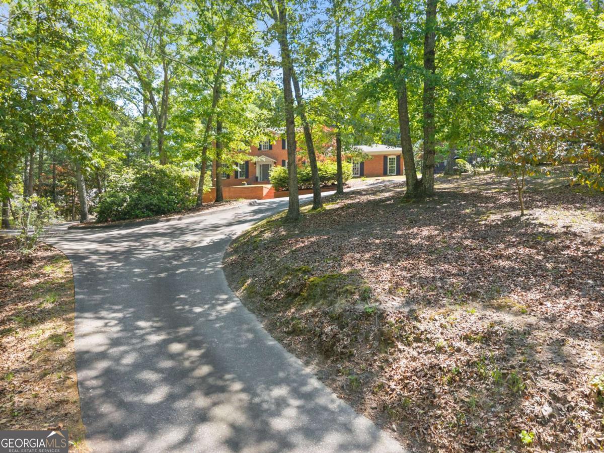 1812 Valley RD NE