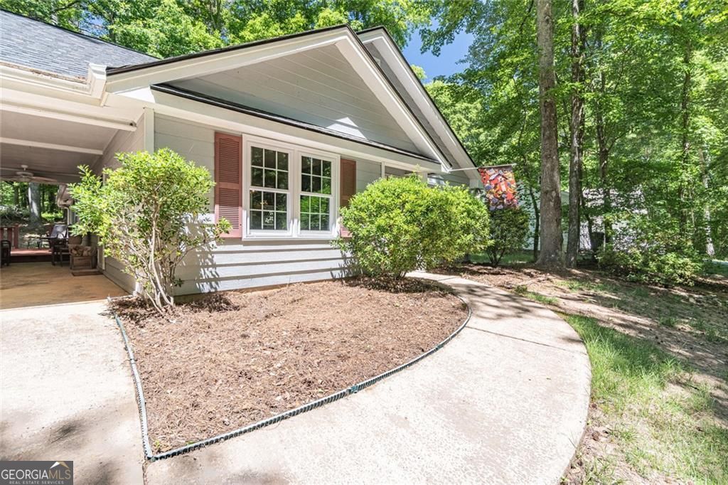 3430 Lakeside LN