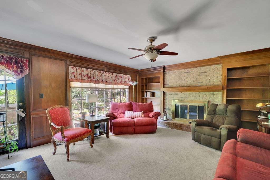 1339 Saint Michaels CT SW