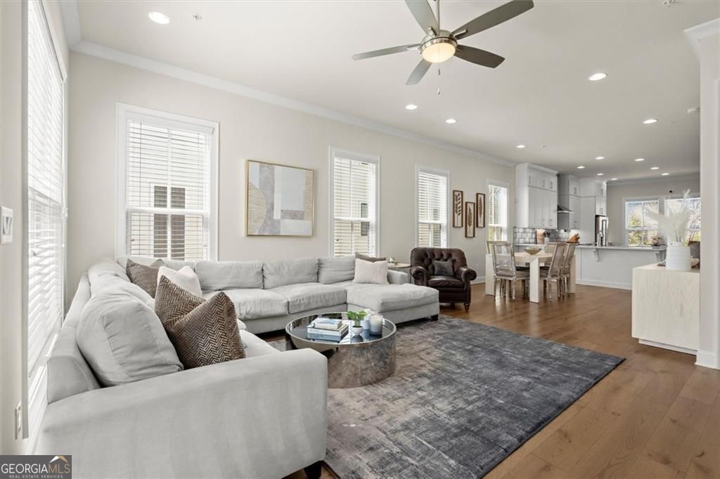 CHELSEA WALK - Residential