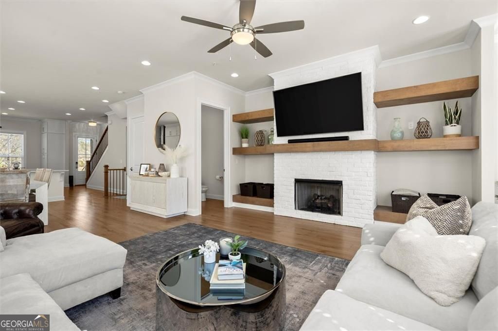 CHELSEA WALK - Residential