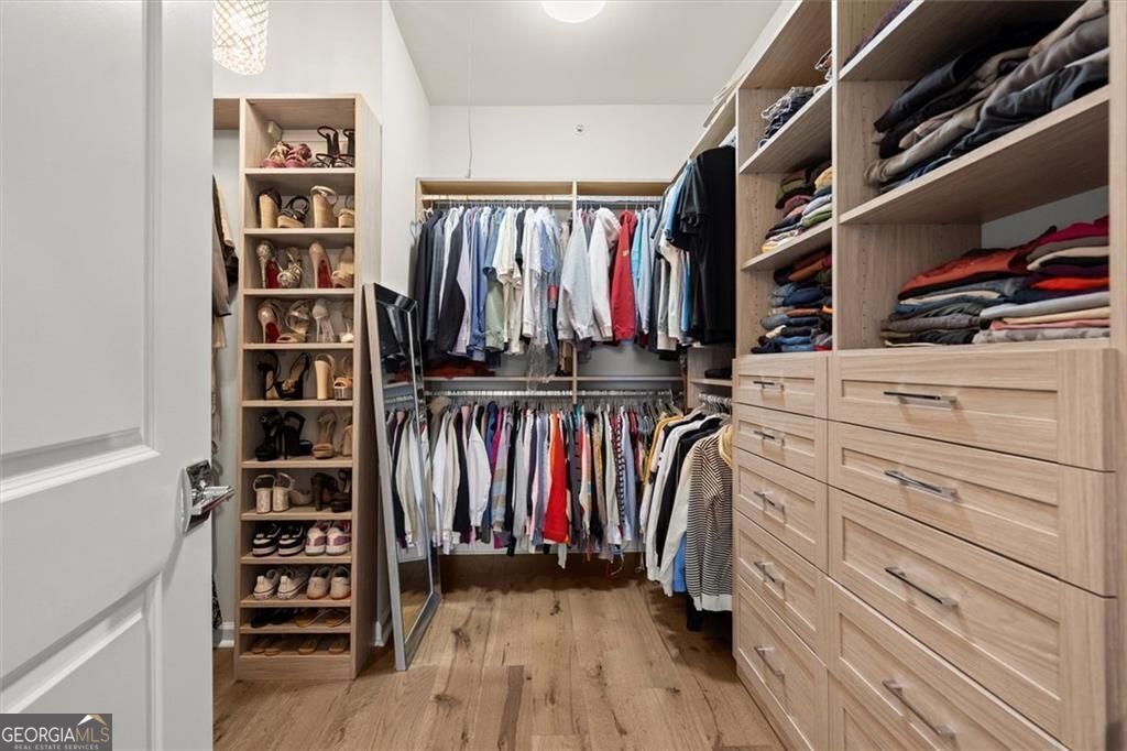 CHELSEA WALK - Residential