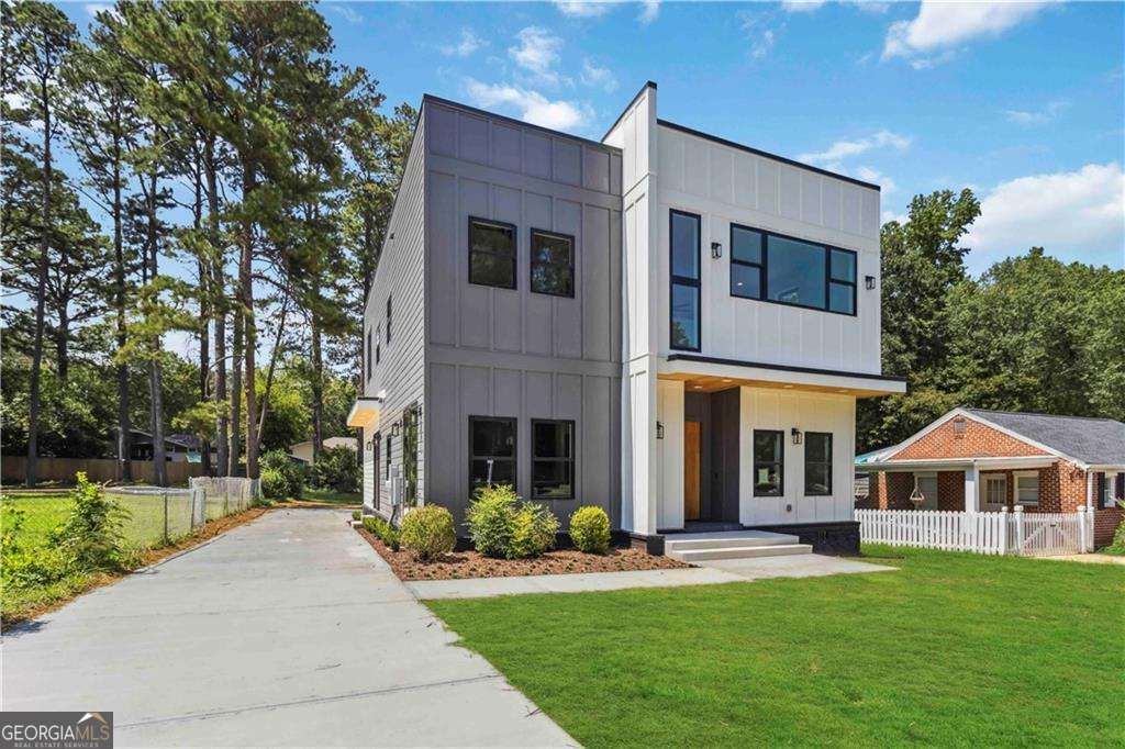 Photo of 1554 Columbia Circle, Decatur, GA 30032 (MLS # 10704351)