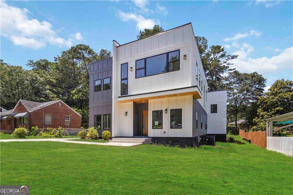 Photo of 1554 Columbia Circle, Decatur, GA 30032 (MLS # 10704351)