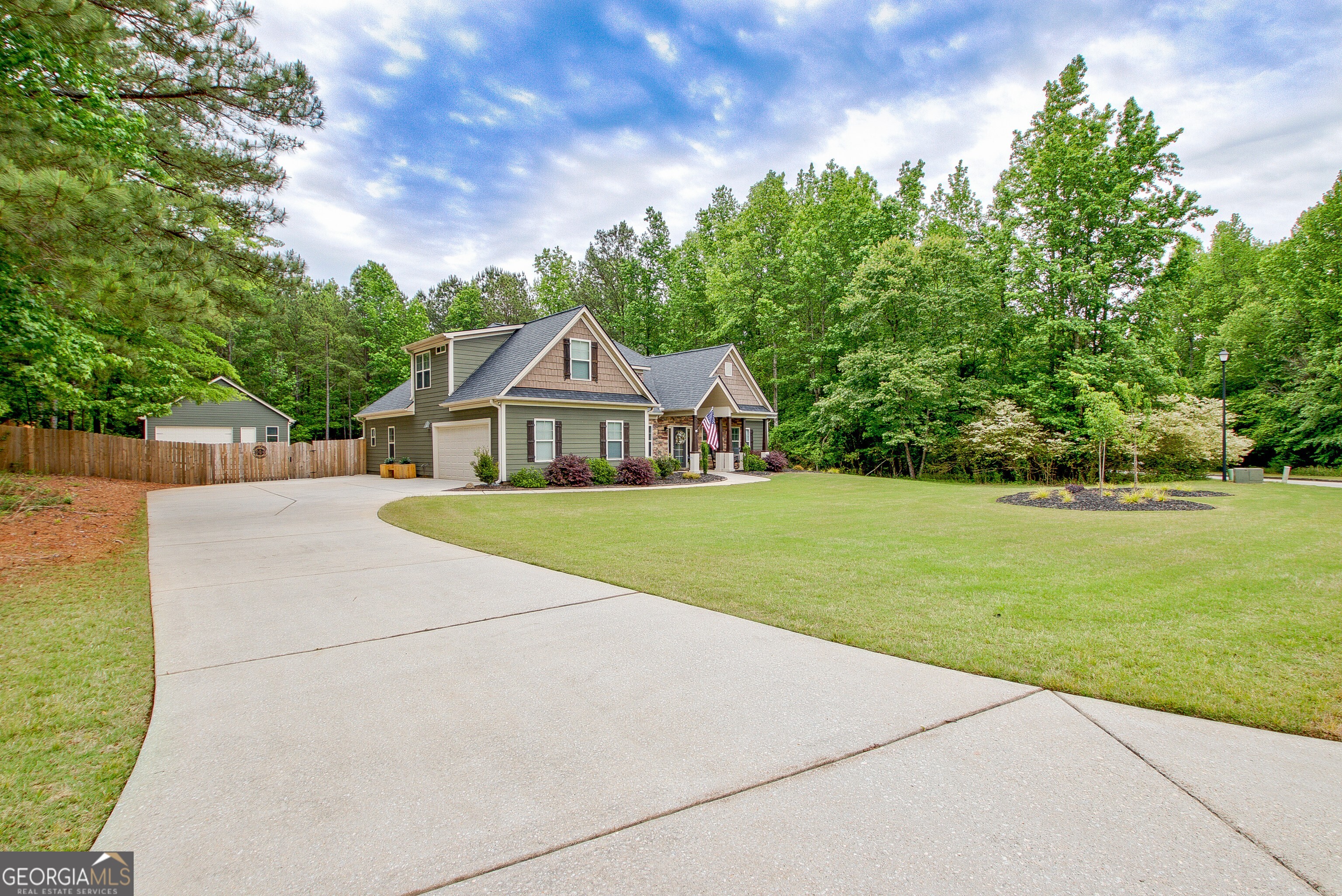 138 Magnolia Place DR