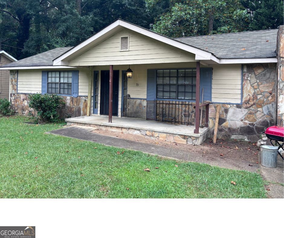 2 bed/2 bath home with living room and den (with fireplace) that can be used as an office,or bonus room. Separate laundry room and walk out deck that is accessed from the kitchen area. Large flat lot, fenced backyard. Makes a great starter home or investment property. Cosmetic updates needed. Can also easily convert to a 3 or 4 bedroom home.