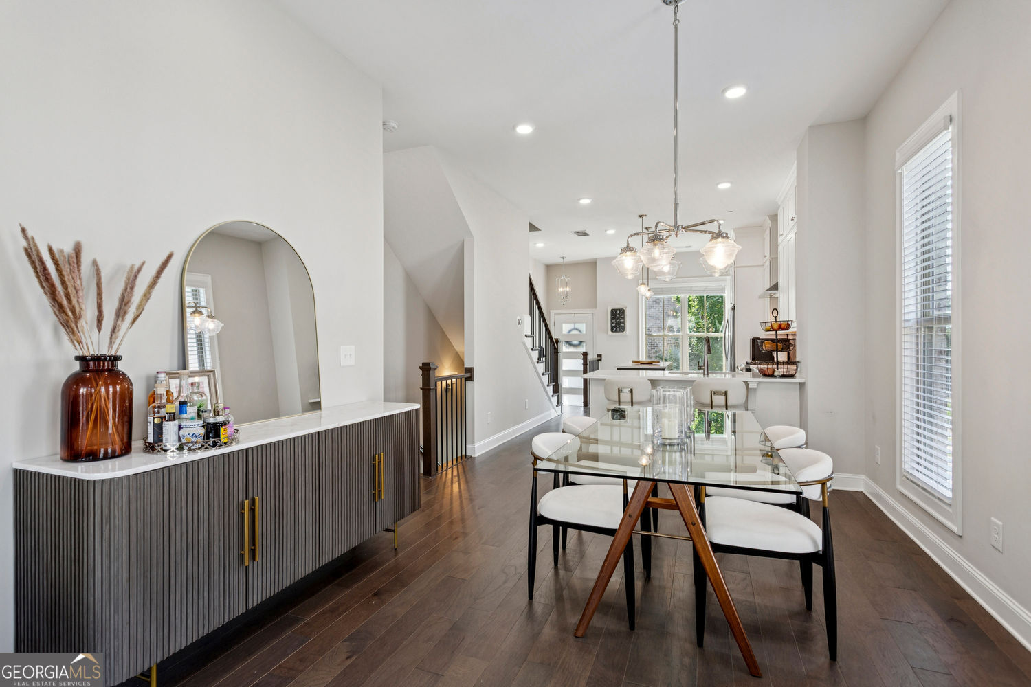 Sandy Springs, Georgia 30342, United States, 2 Bedrooms Bedrooms, ,3 BathroomsBathrooms,Residential,Active,212507