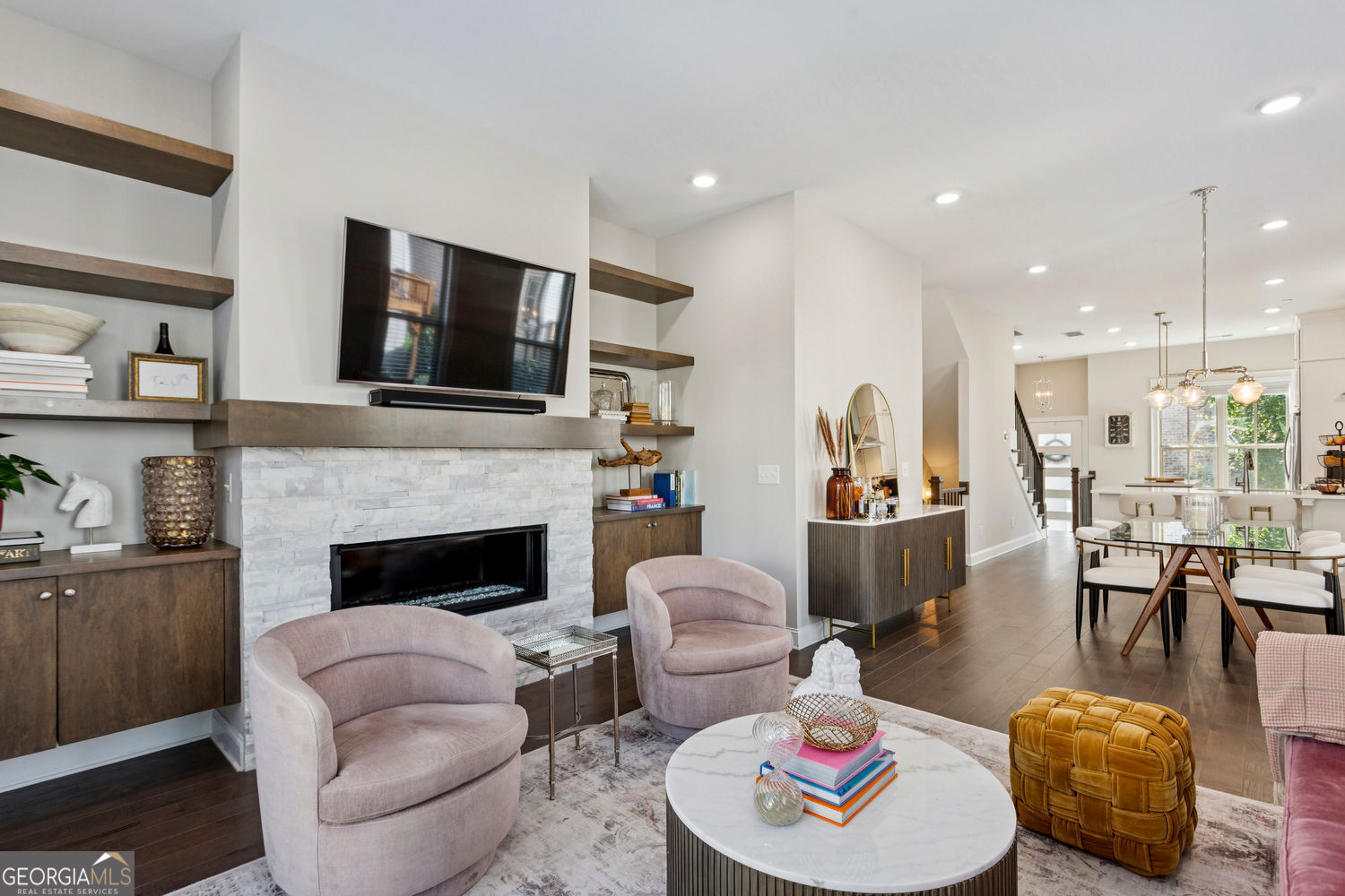 Sandy Springs, Georgia 30342, United States, 2 Bedrooms Bedrooms, ,3 BathroomsBathrooms,Residential,Active,212507