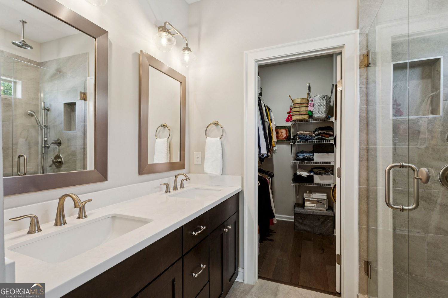 Sandy Springs, Georgia 30342, United States, 2 Bedrooms Bedrooms, ,3 BathroomsBathrooms,Residential,Active,212507