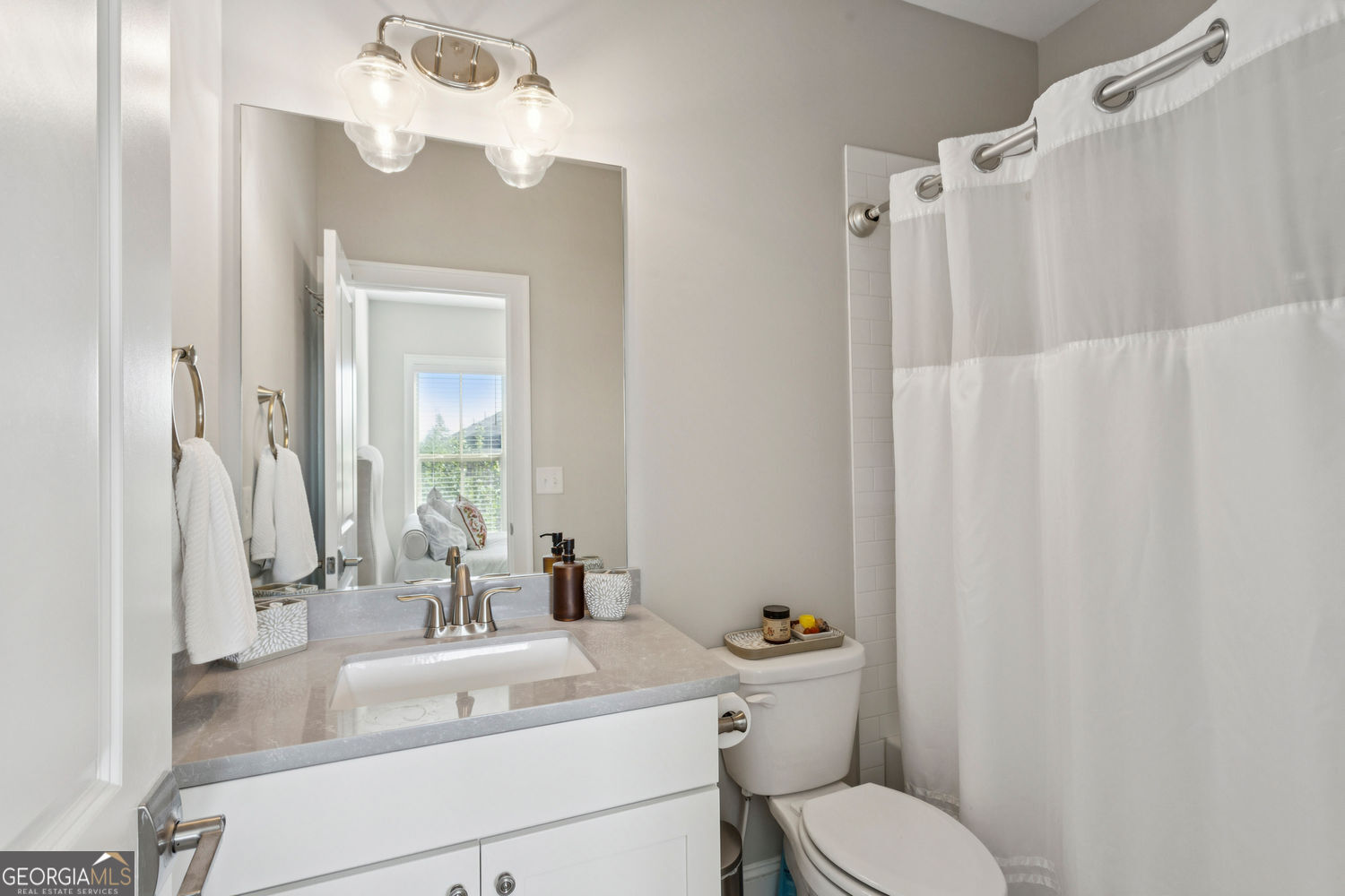 Sandy Springs, Georgia 30342, United States, 2 Bedrooms Bedrooms, ,3 BathroomsBathrooms,Residential,Active,212507