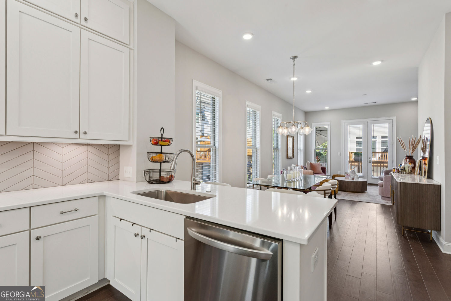 Sandy Springs, Georgia 30342, United States, 2 Bedrooms Bedrooms, ,3 BathroomsBathrooms,Residential,Active,212507