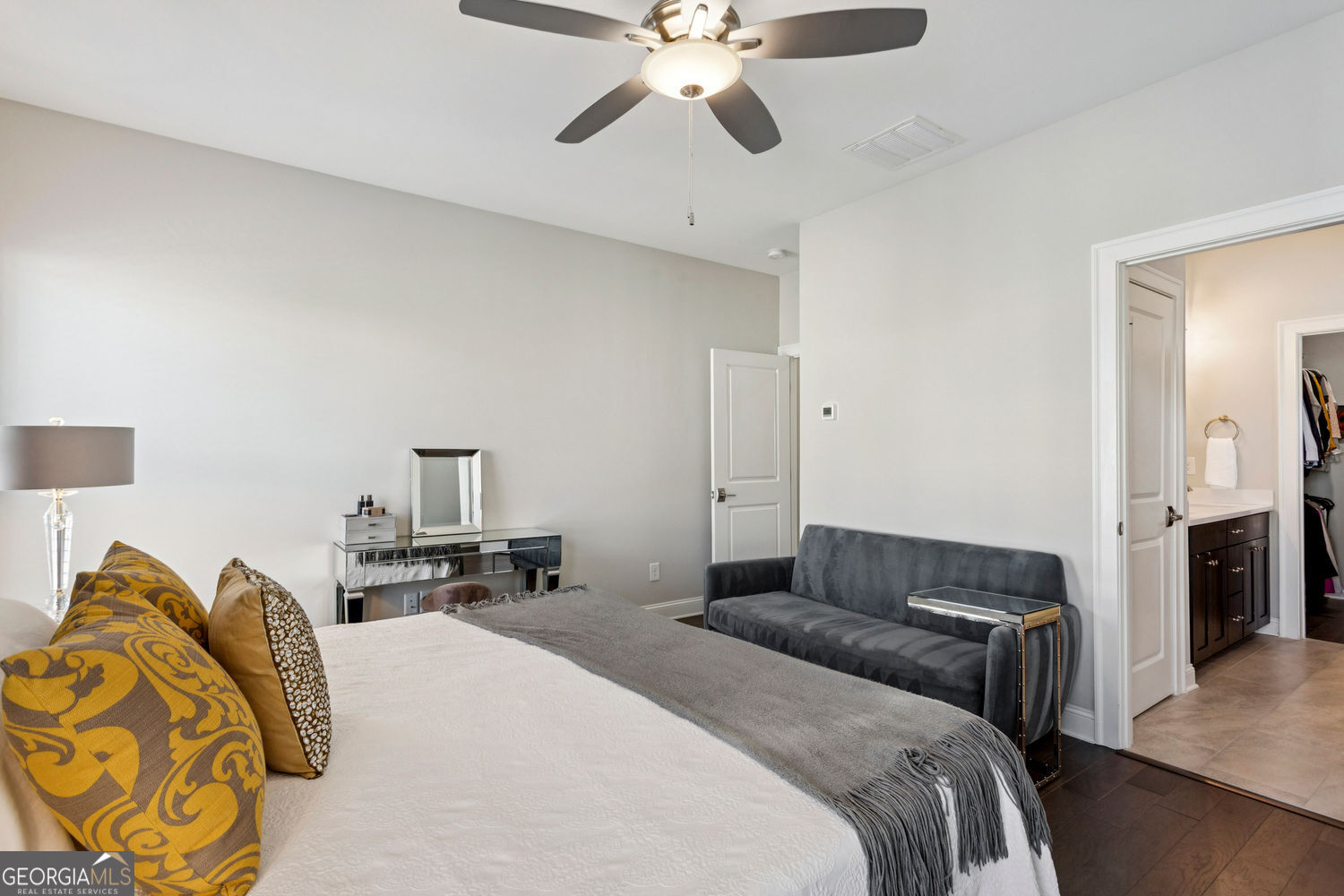 Sandy Springs, Georgia 30342, United States, 2 Bedrooms Bedrooms, ,3 BathroomsBathrooms,Residential,Active,212507