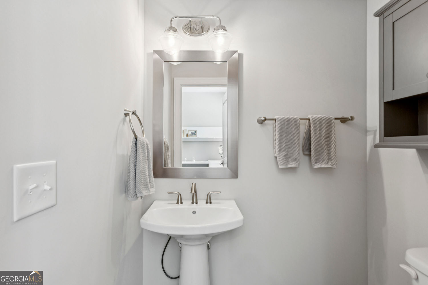 Sandy Springs, Georgia 30342, United States, 2 Bedrooms Bedrooms, ,3 BathroomsBathrooms,Residential,Active,212507