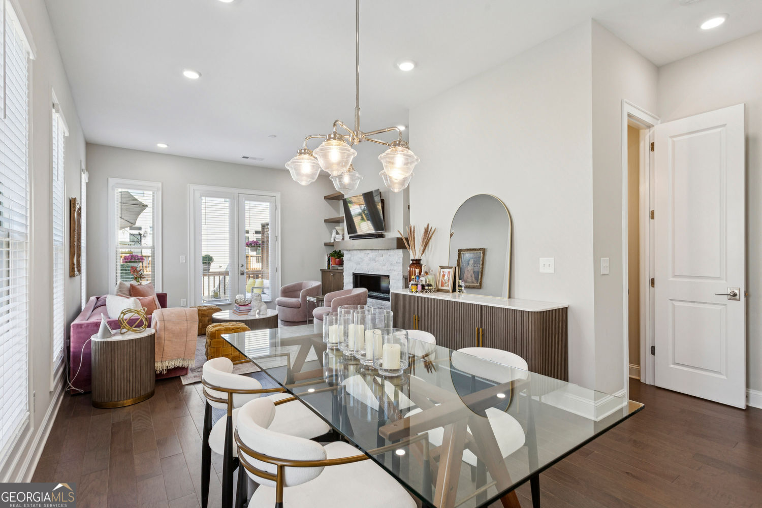 Sandy Springs, Georgia 30342, United States, 2 Bedrooms Bedrooms, ,3 BathroomsBathrooms,Residential,Active,212507