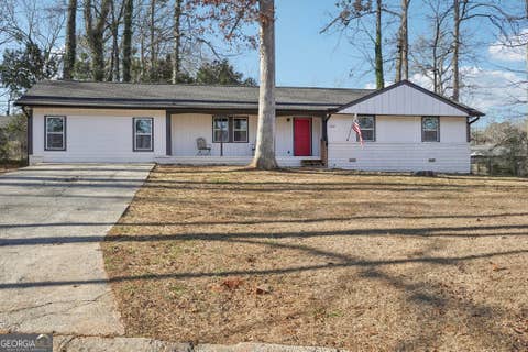 Photo of 1961 Oak Leaf Court SW, Marietta, GA 30008 (MLS # 10672897)