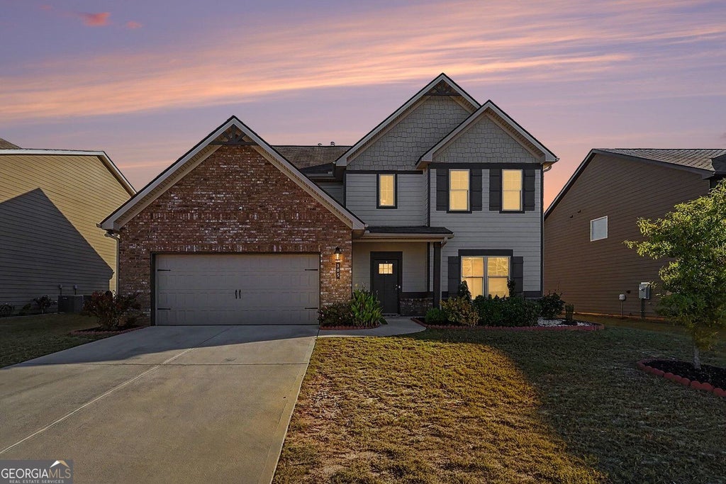 Photo of 305 Eleanora Crossing, Loganville, GA 30052 (MLS # 10879439)