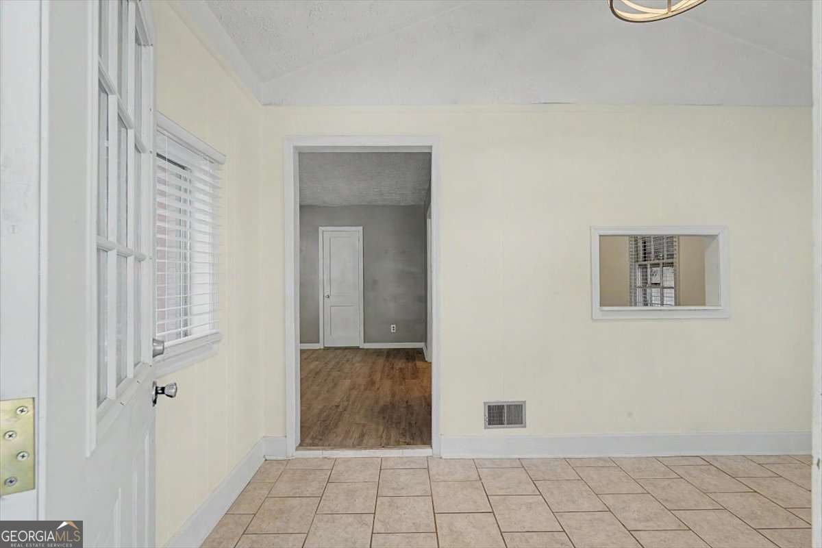 114 Otis ST NE