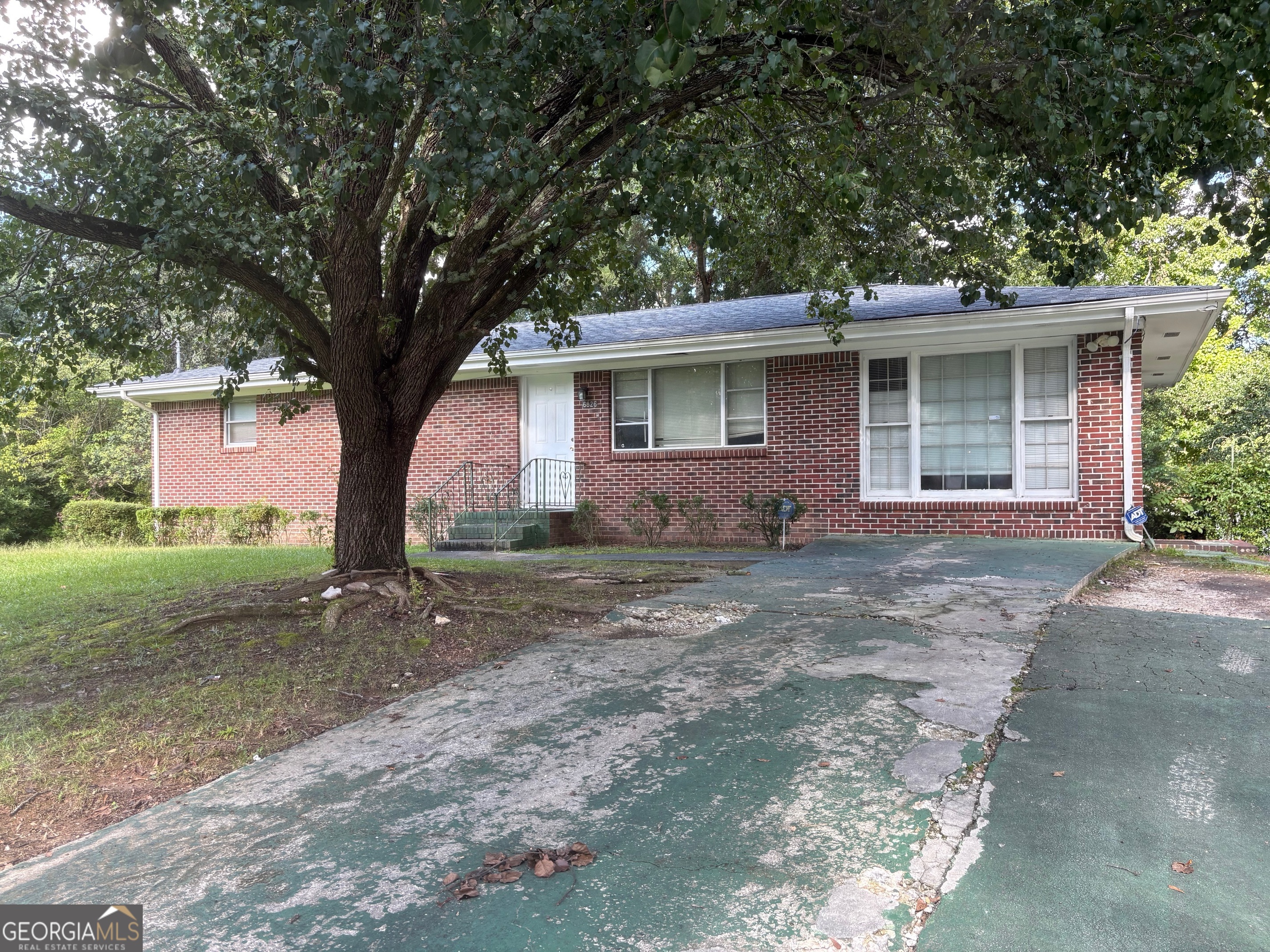 Great 4-sided brick ranch house with total 6 bedrooms 2 bathrooms. 3 bedrooms in main, and other 3 bedroom in the basement. This home is in a great location, in a quiet and established neighborhood! New Roof 2024 , private and fenced in back yard. Very convenient to everything, close to airport, close to hwy.