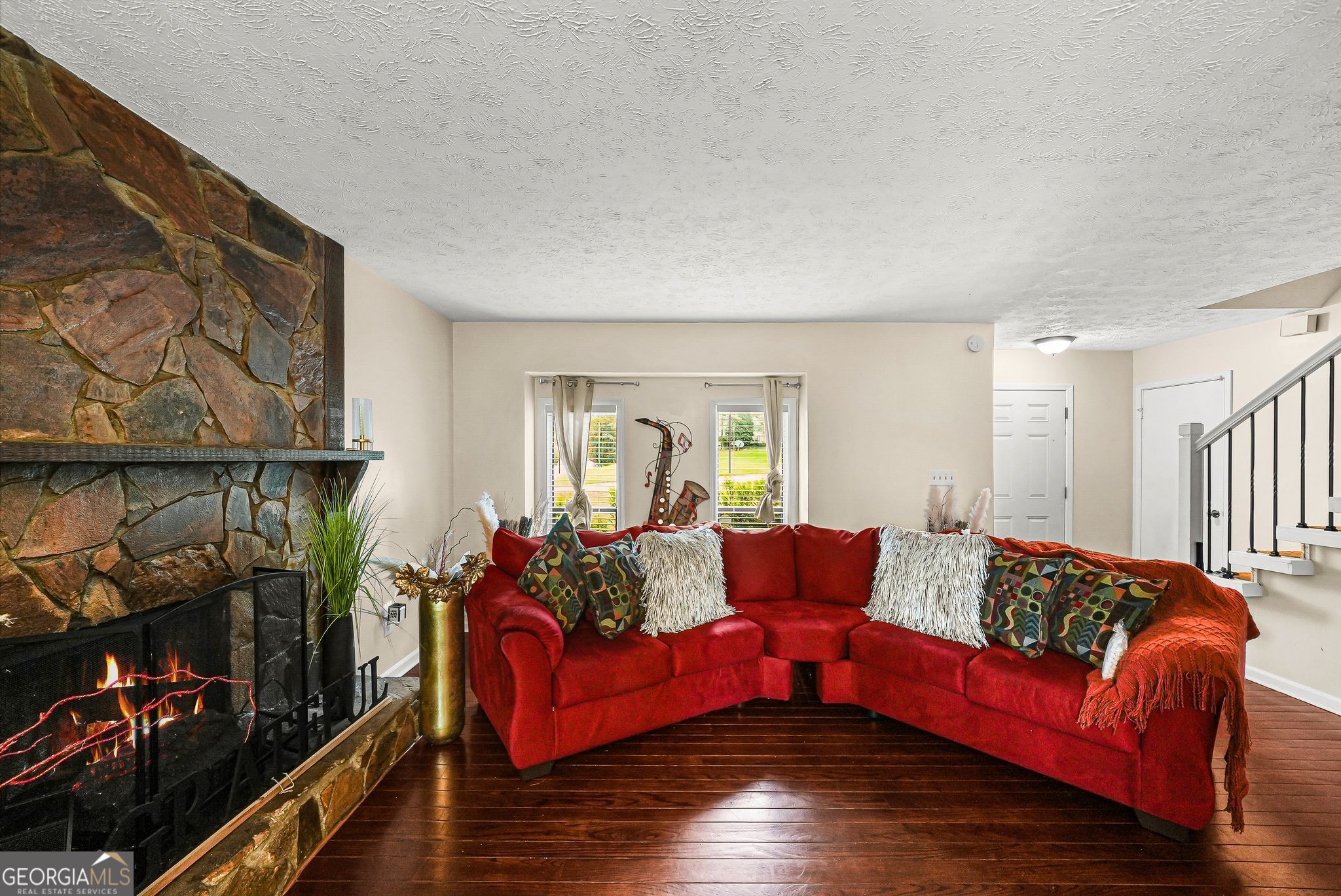 946 Fox Chase
