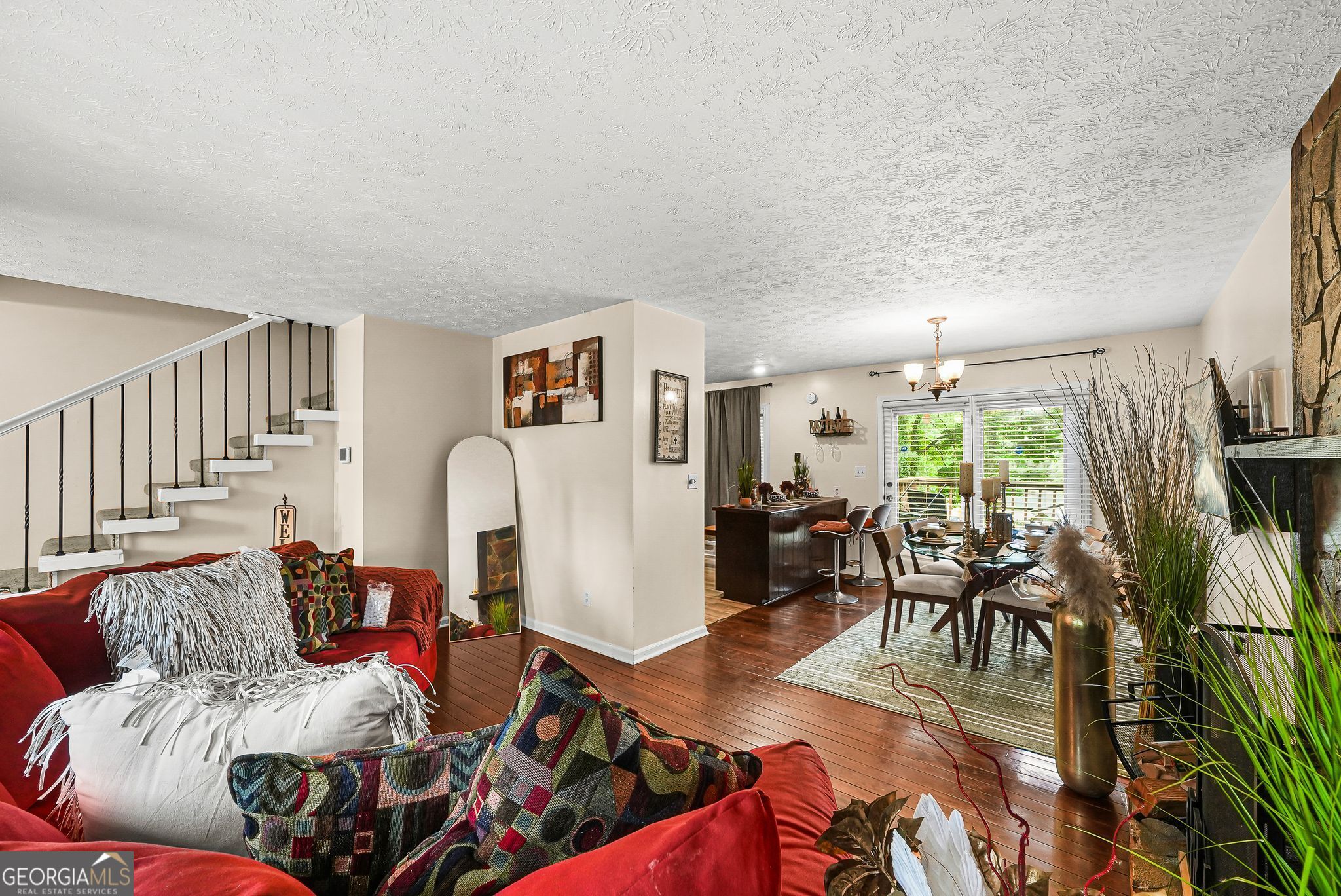 946 Fox Chase