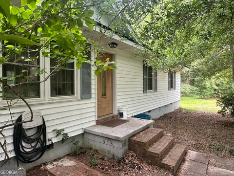 Single Family Residence in Cochran GA 175 Fairway Drive.jpg