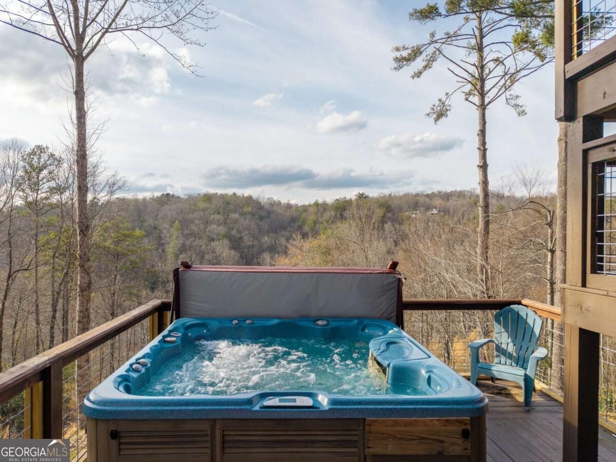 153 Riverview CIR