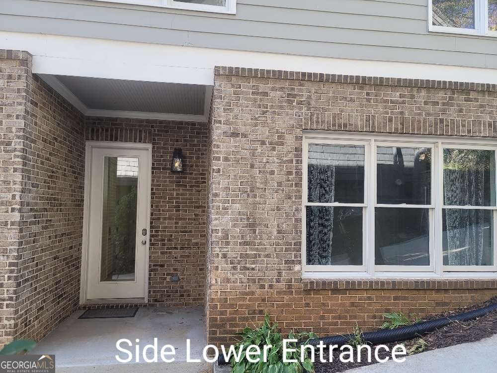939 Highland TER NE