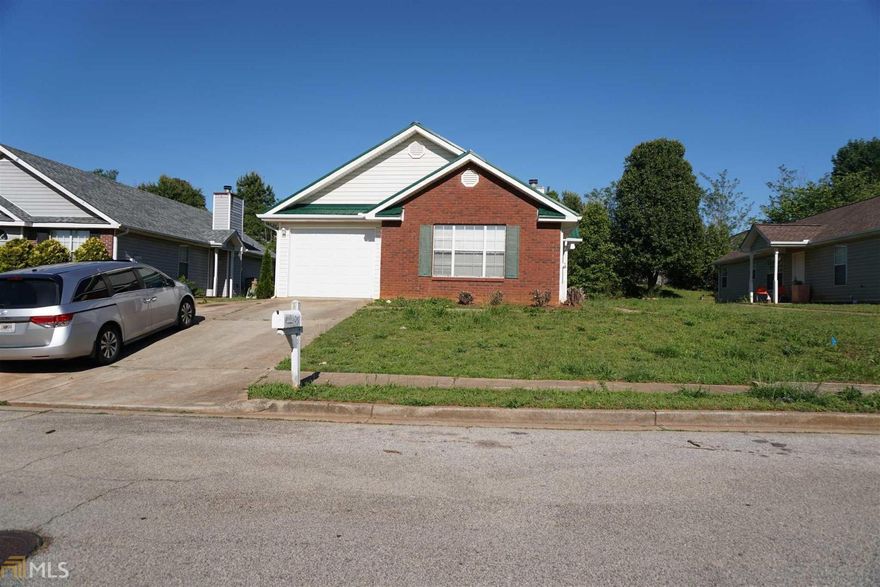 Nice Home for first time buyer or investor. Just Minutes Away from Shopping, Dinning, and I-75. Home has 3 bedrooms and 2 full baths on the main level. . No blind offers. Active = Available. BROKERS/AGENTS: Please read private remarks.
