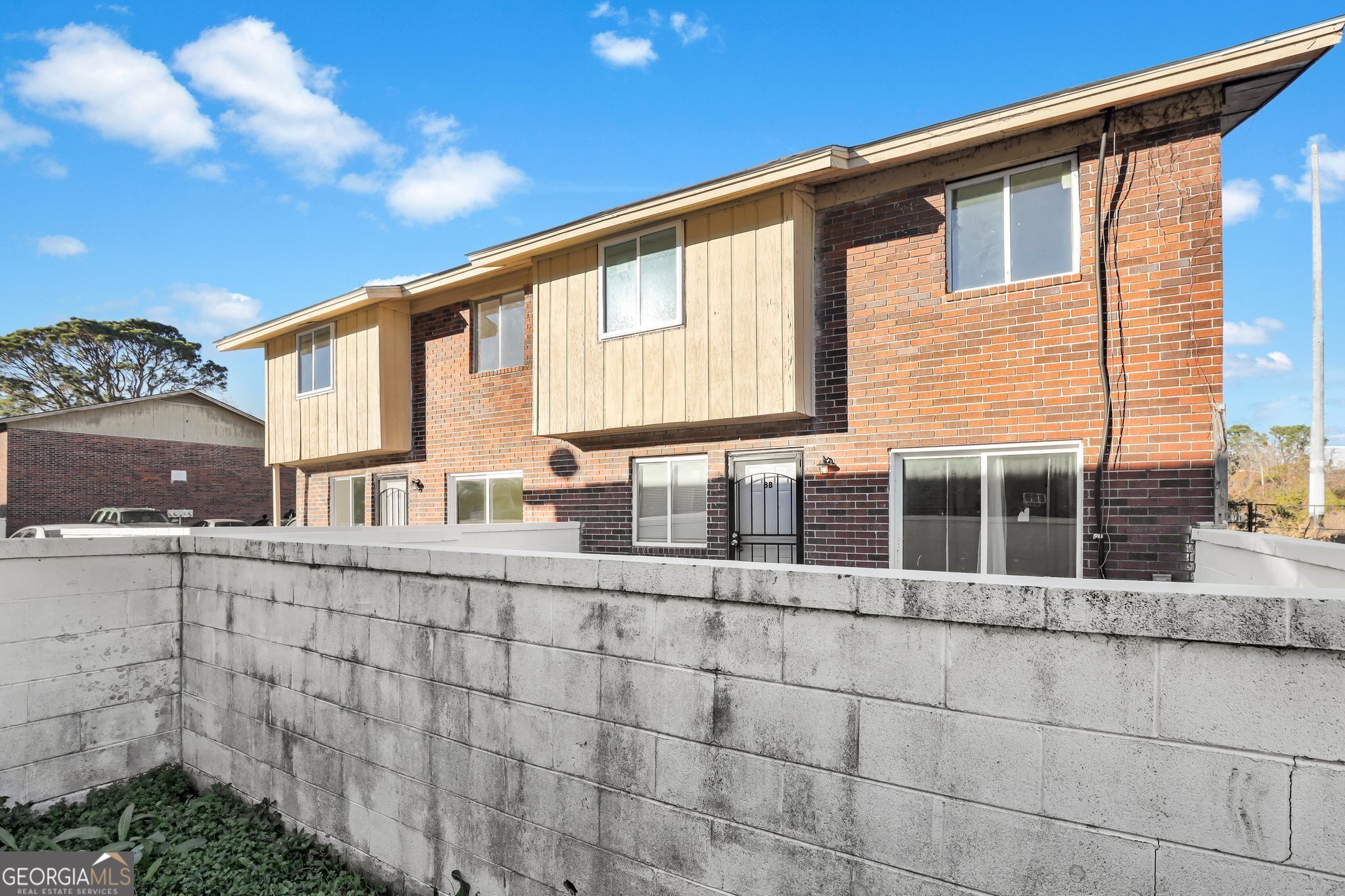 8 Lewis DR