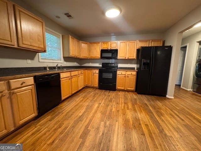 Photo of 1142 Windsor Street SW, Atlanta, GA 30310 (MLS # 10807280)