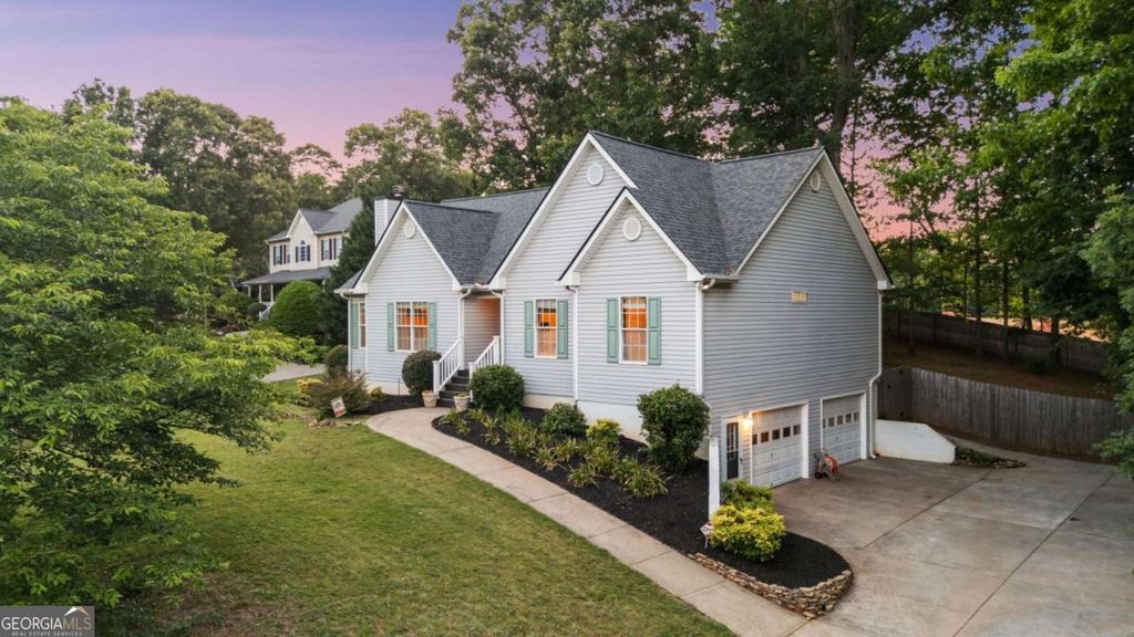 Photo of 1086 Fieldstone Drive, Canton, GA 30114 (MLS # 10773570)