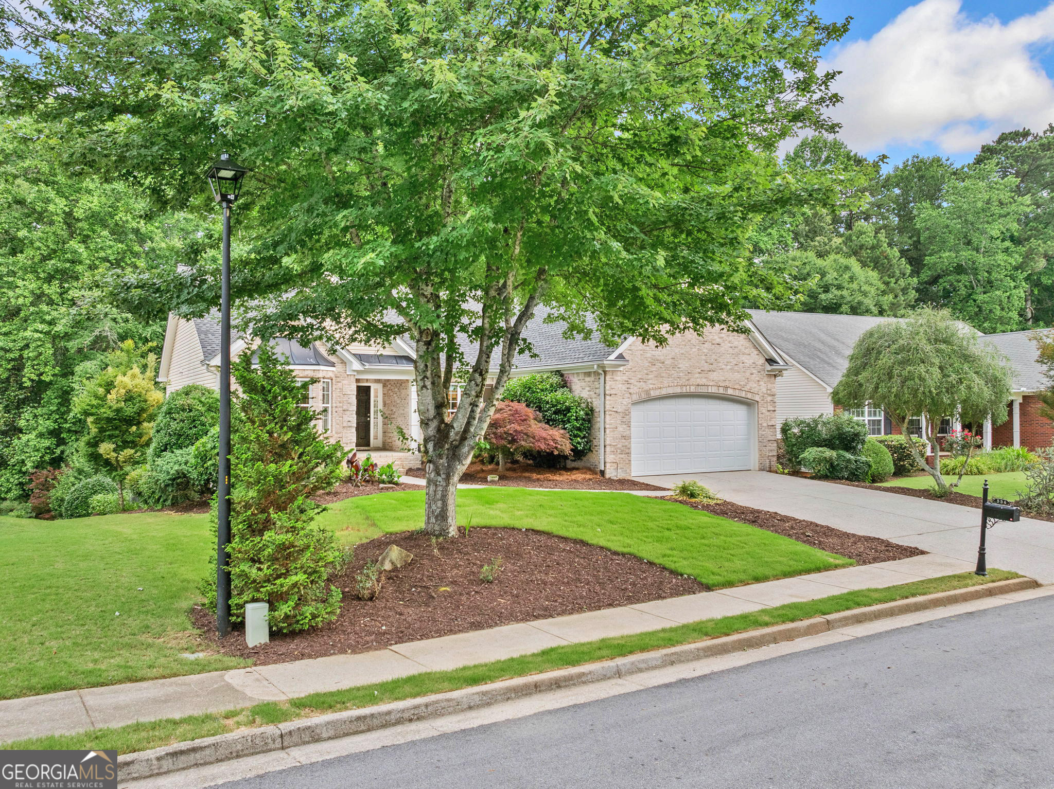 554 Grand Ashbury LN