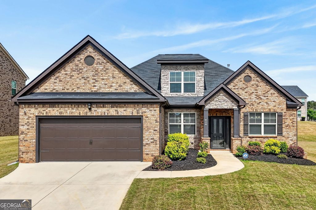 Photo of 924 Dexter Drive, Stockbridge, GA 30281 (MLS # 10733730)