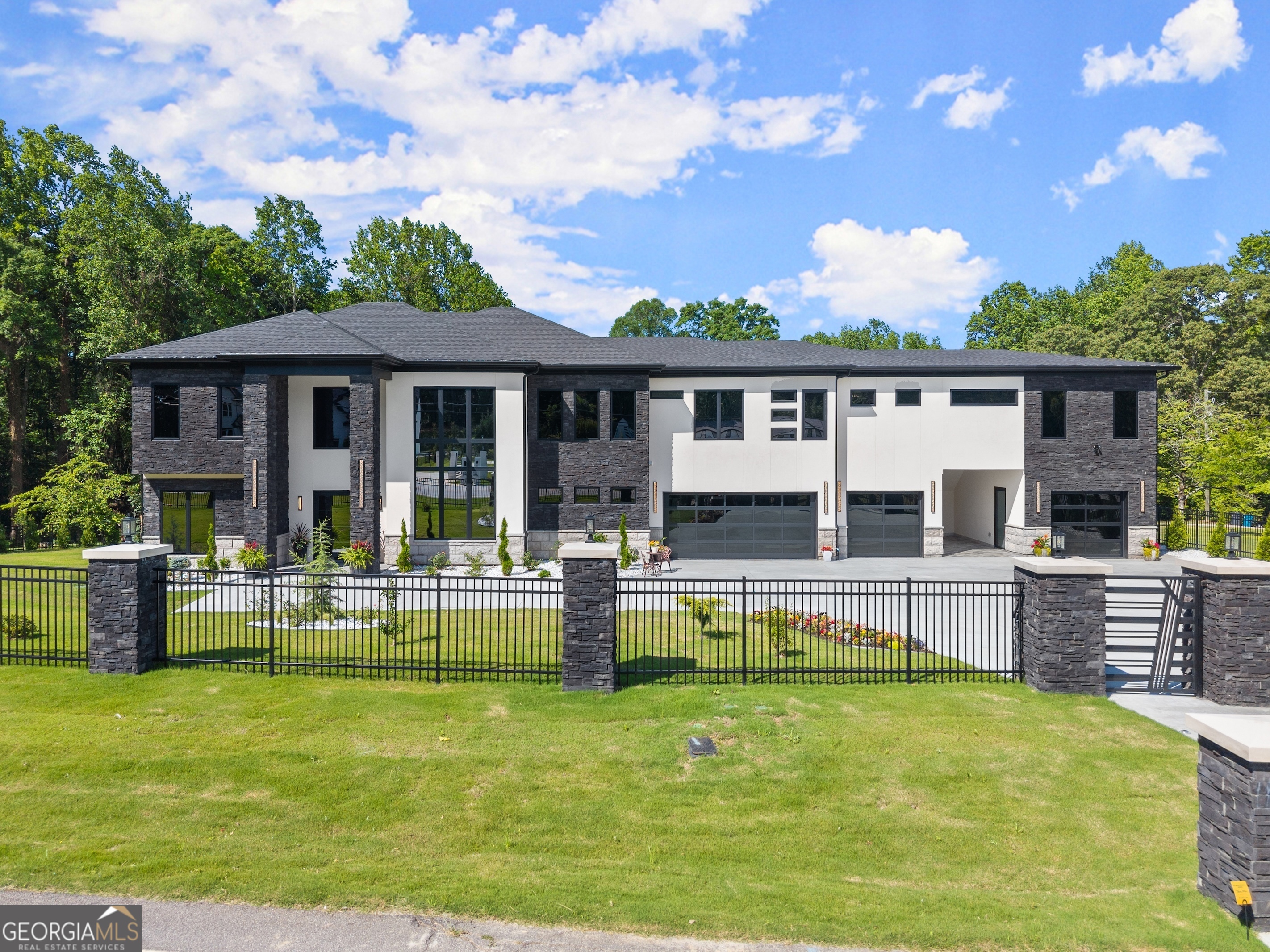 1336 Azalea DR