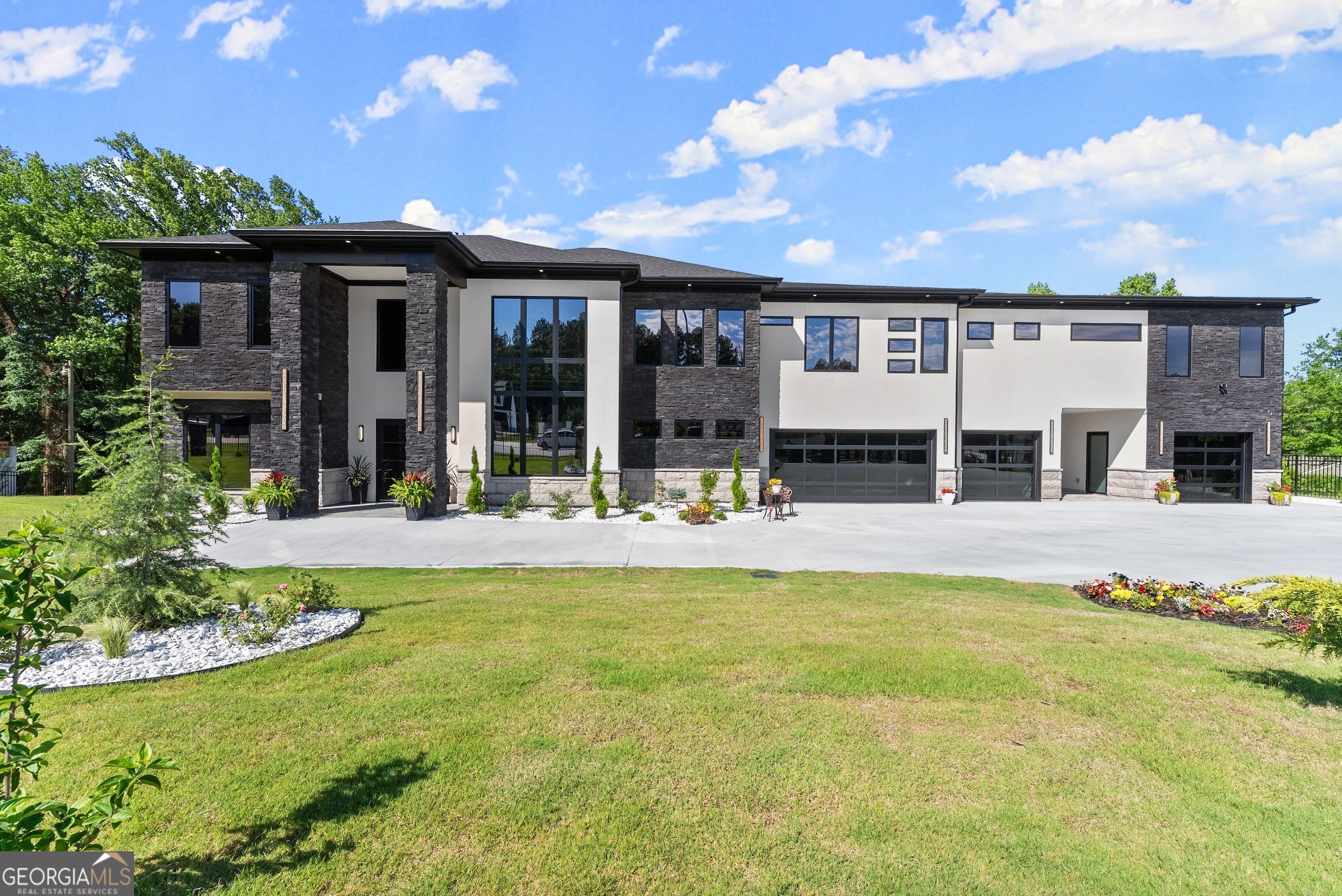 1336 Azalea DR
