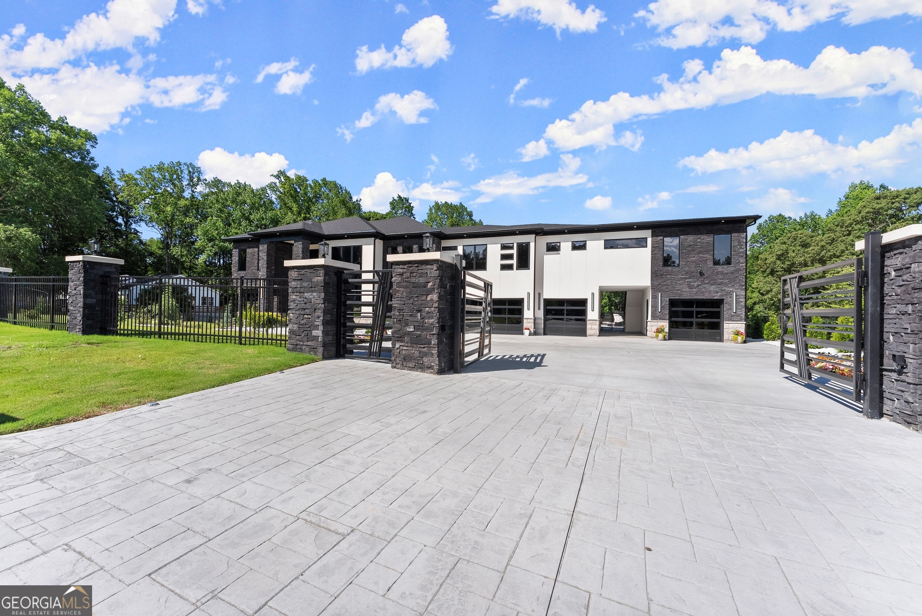 1336 Azalea DR
