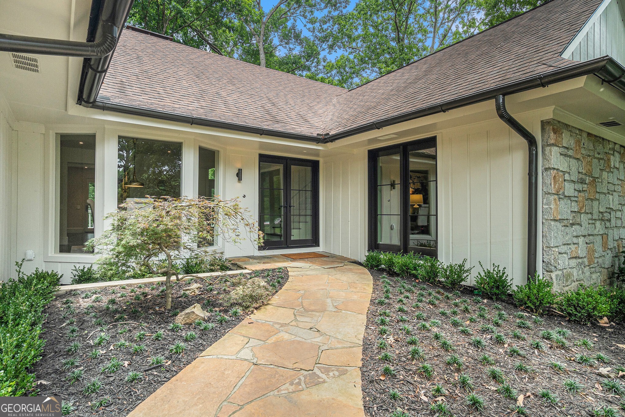 615 Colebrook CT