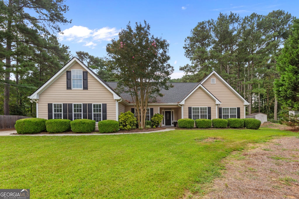 Photo of 895 Scenic Lake Drive, Lawrenceville, GA 30045 (MLS # 10830823)