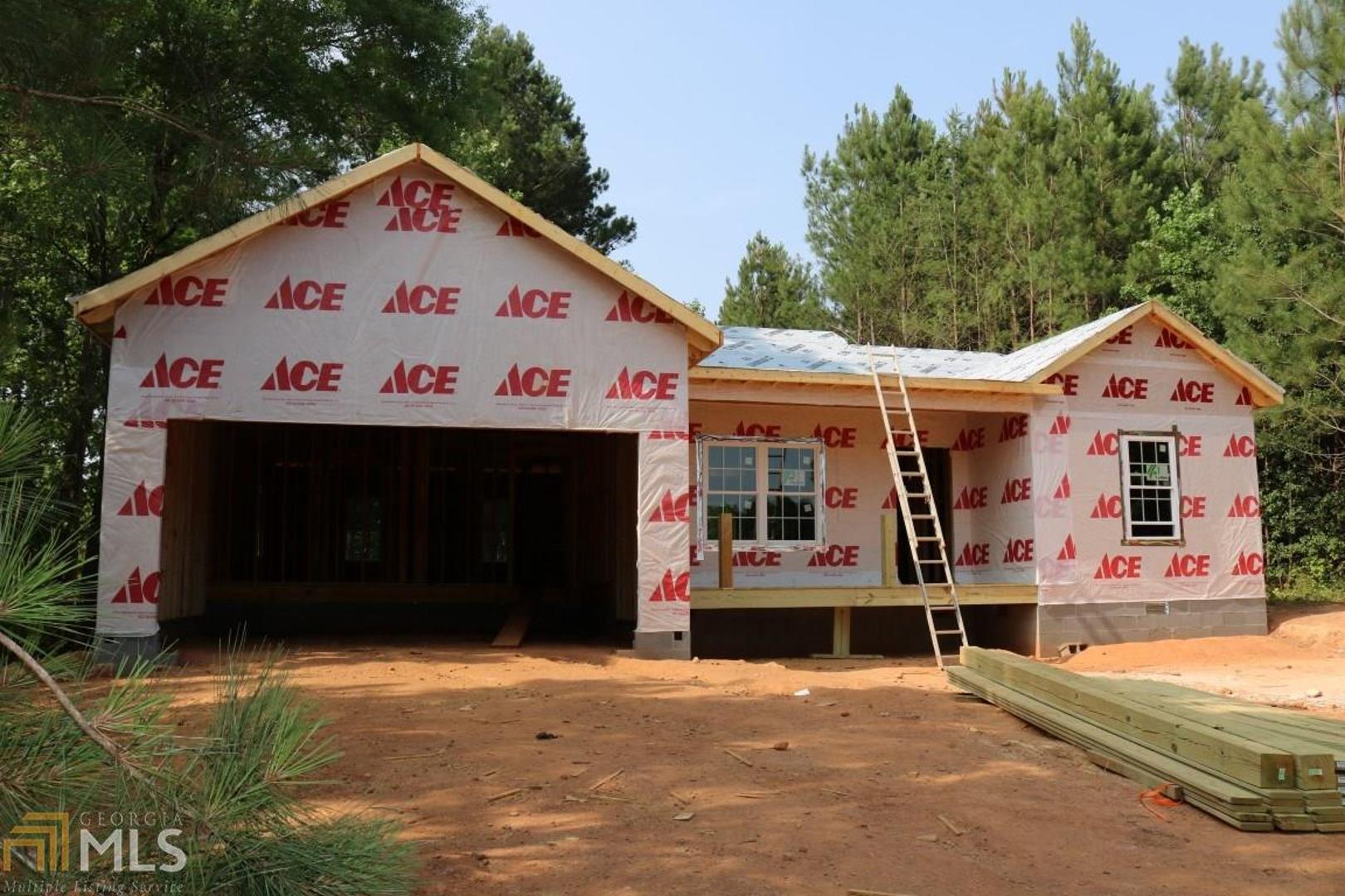 New construction 3Br/2Ba home, great neighborhood, near schools and shopping, easy access to Athens and I 85, Large bedrooms, walk-in closet, pantry, split bedroom plan, covered porch, deck, breakfast area, open floor plan. A must see!!!