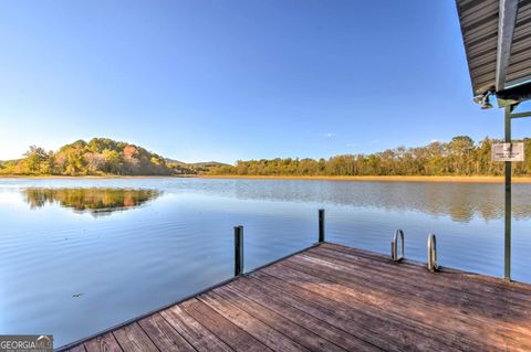 A home in Toccoa