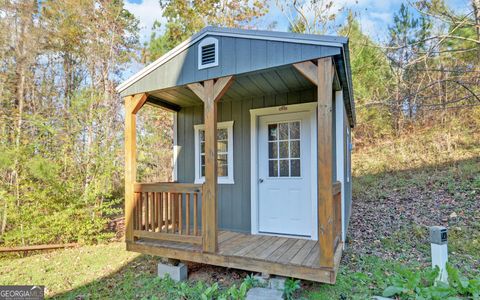 A home in Toccoa