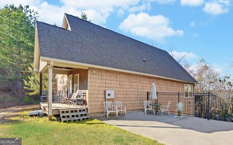 A home in Toccoa