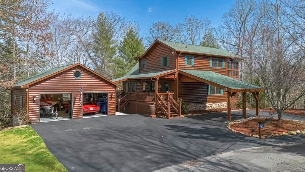 Photo of 225 Hiawatha Trail, Blue Ridge, GA 30513 (MLS # 10704917)