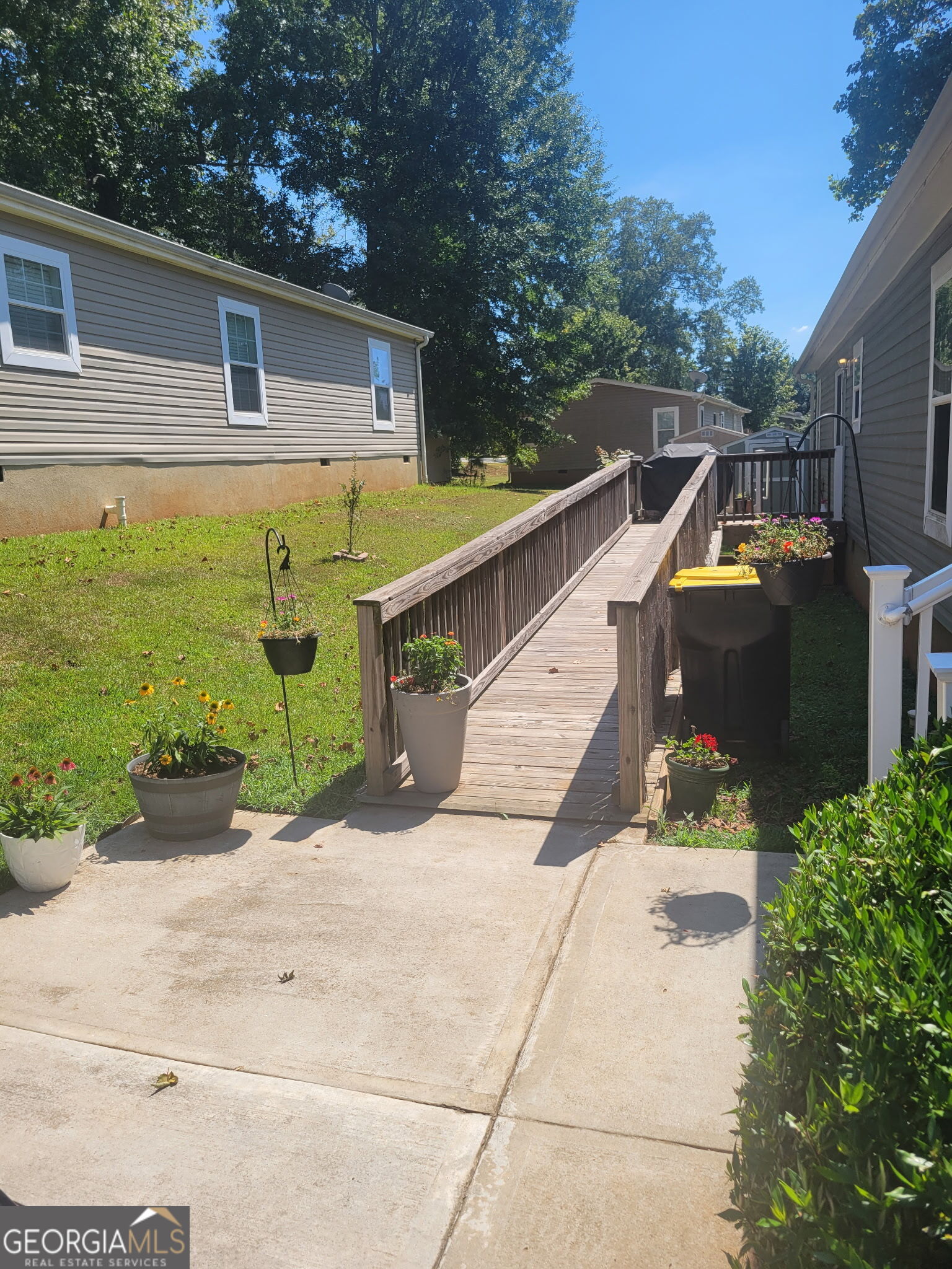 14 Redwood CIR