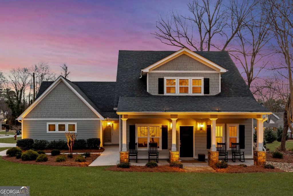 Photo of 40 E Second St, Newnan, GA 30263 (MLS # 10678691)