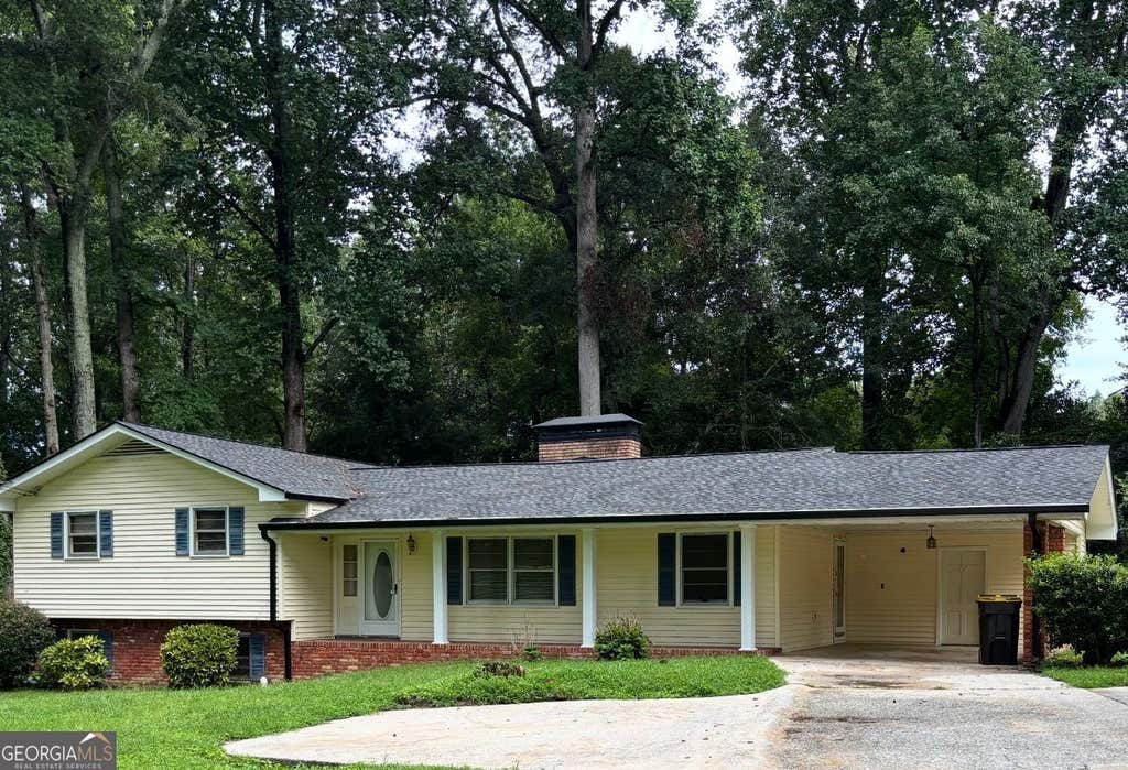Photo of 115 Valley View Drive, Fairburn, GA 30213 (MLS # 10828978)