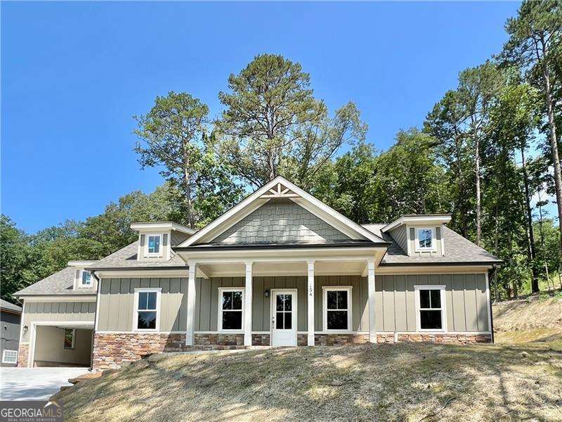 Move In Ready!!! Great True Ranch Plan with Amazing Creek & Mountain Views!!! The Charming Covered Front Porch Welcomes you into this Spacious 3 Bedrooms 2 Bath Open Floor Plan, the Rear Covered Patio has Beautiful Wooded Mountain Views, a Gourmet Kitchen with Granite Counters and Loads of Cabinet Space. The Private Master Suite has Double Vanity, Walk In Closet and Spacious Shower. Quick Access to the North Gate. A Great Mountain Retreat!