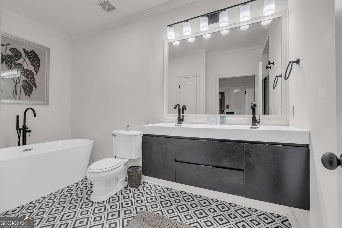 825 Highland LN NE 1207