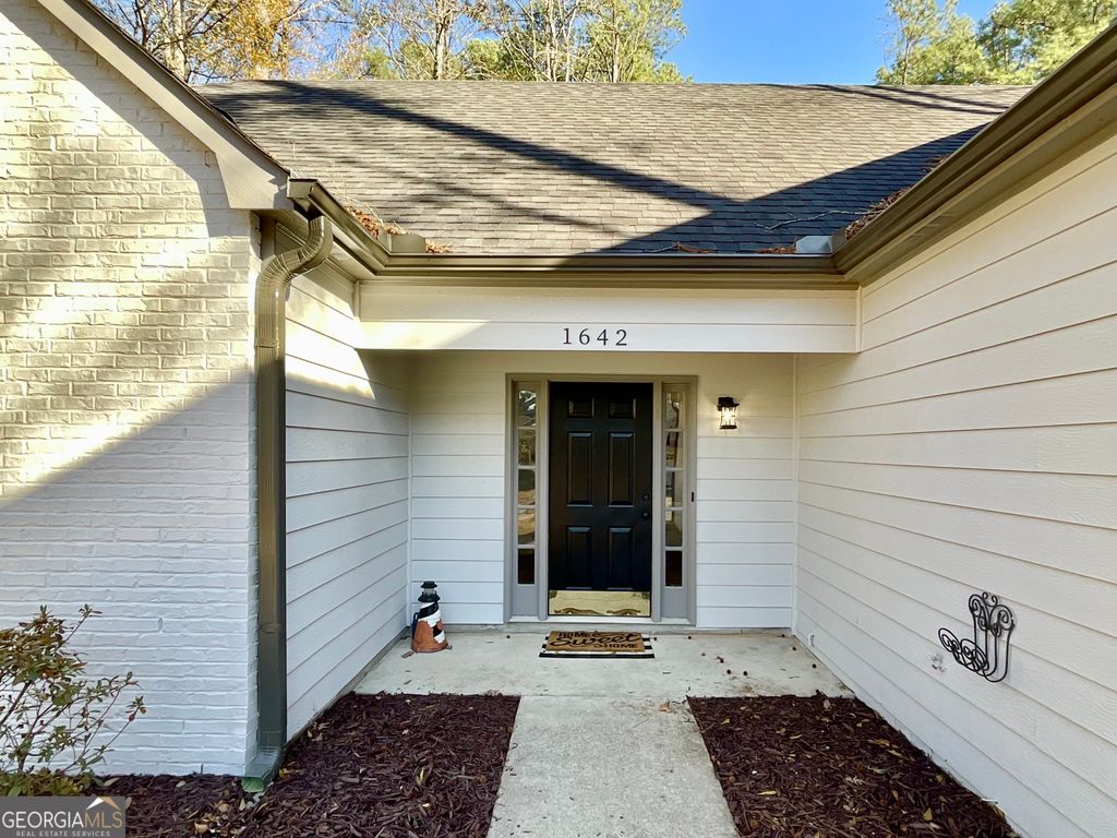 Photo of 1642 Ashmar Lane SW, Marietta, GA 30064 (MLS # 10660672)